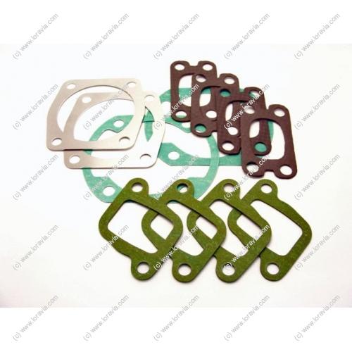 All gaskets required to reassemble the cylinders of the Rotax 447 2-stroke engine